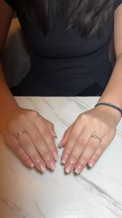Unhas naturais em nude